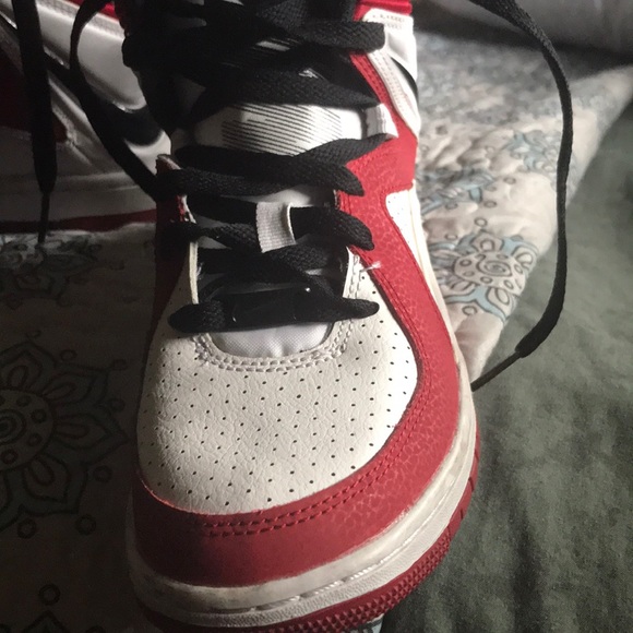 Nike gym shoes - Picture 2 of 4